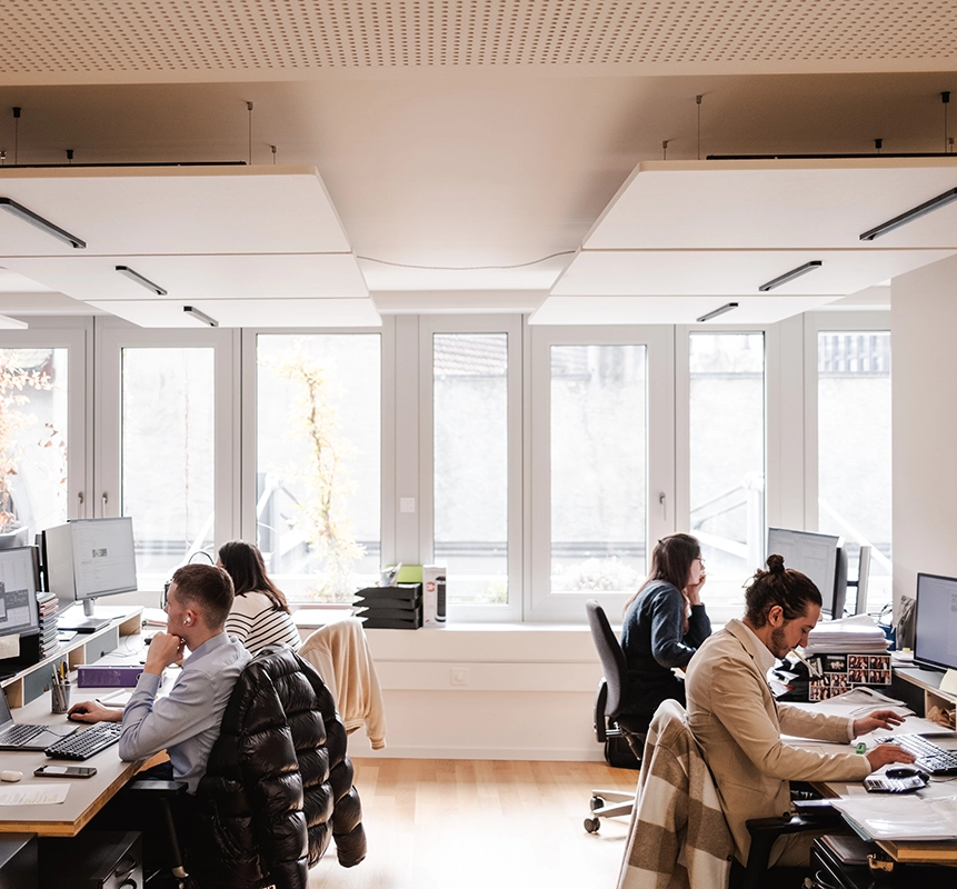 grand bureau en coworking service entreprises